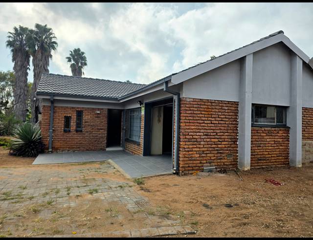 3 BEDROOM FREEHOLD FOR SALE IN IVY PARK